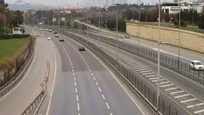 İstanbul'da Boş Yolda Trafiği Tıkayan 'Yol Vermedin' Kavgası Çıktı