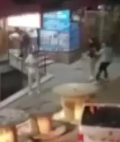İstanbul'da Bir Kişi Tartıştığı Gruba Ateş Açtı!