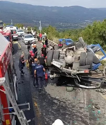Tır, karşı şeride geçerek kaza yaptı: 2 kişi öldü, 2 kişi yaralandı